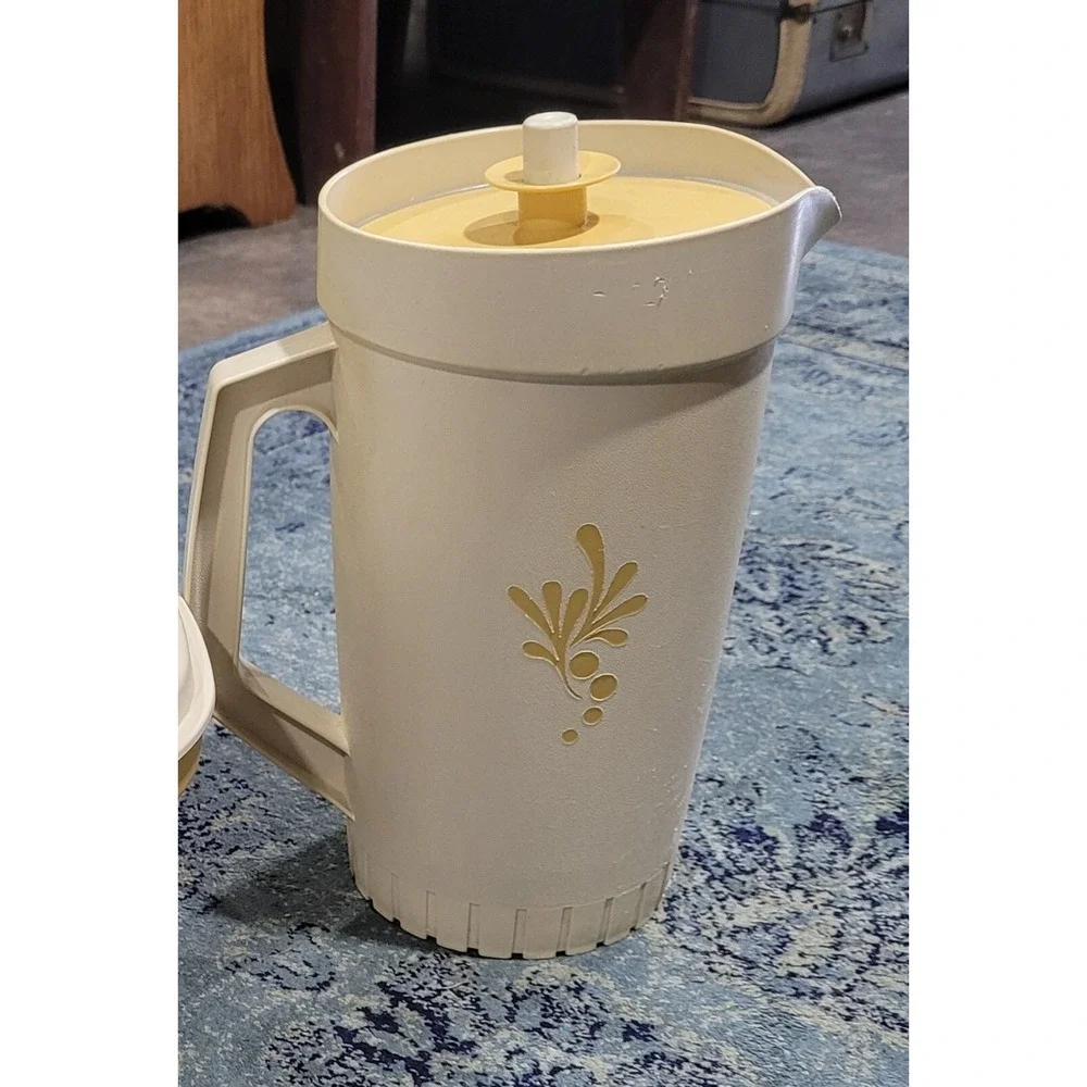 Gold Harvest Wheat Vintage Tupperware 2QT Pitcher 800-7 Push Button Lid 801-3